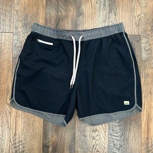 Vuori Banks Shorts 5” Linerless Athletic Navy Dot NWOT